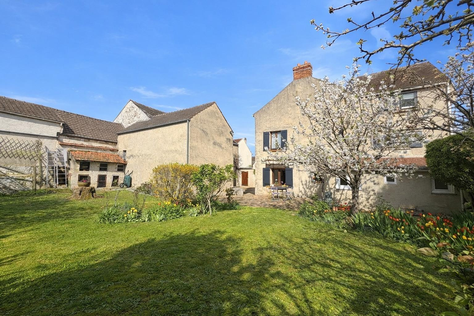 Maison de caractère rénovée 165 m2 - Corps de ferme à aména