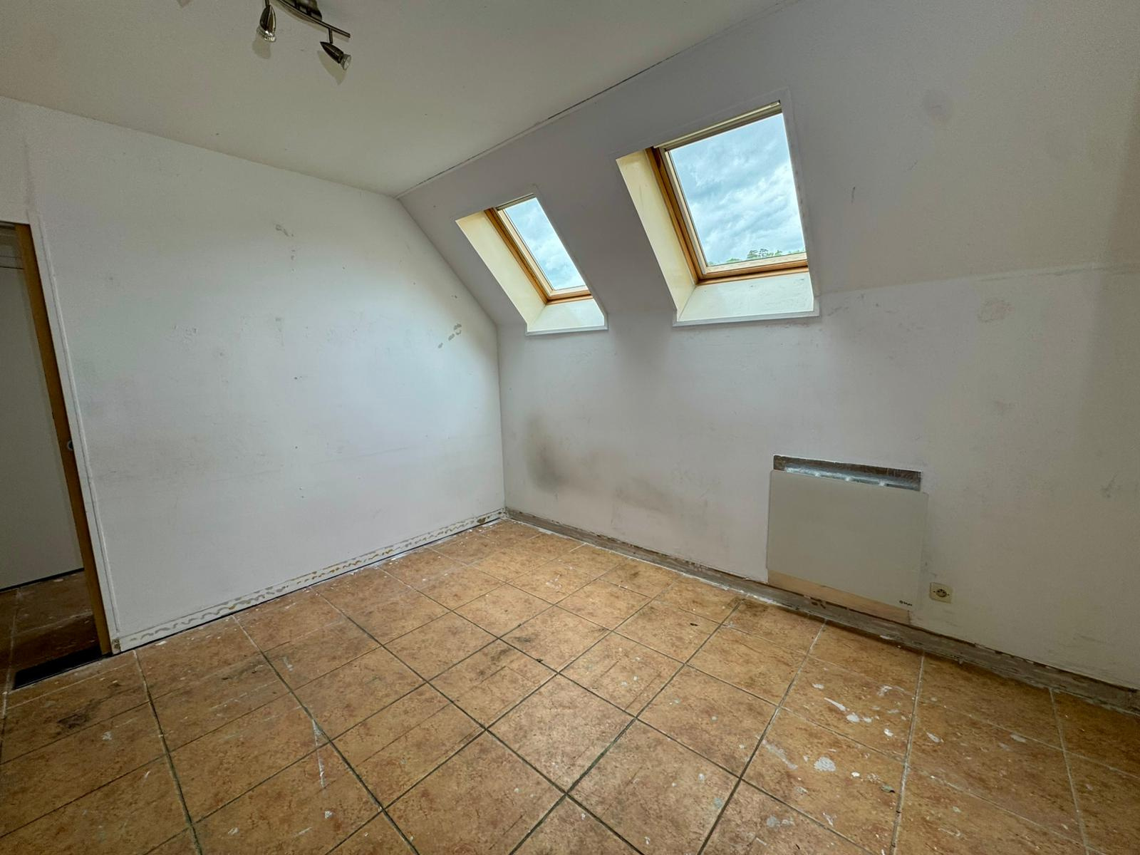 Studio transformé en F2 Cave + Parking privatif Bords de
