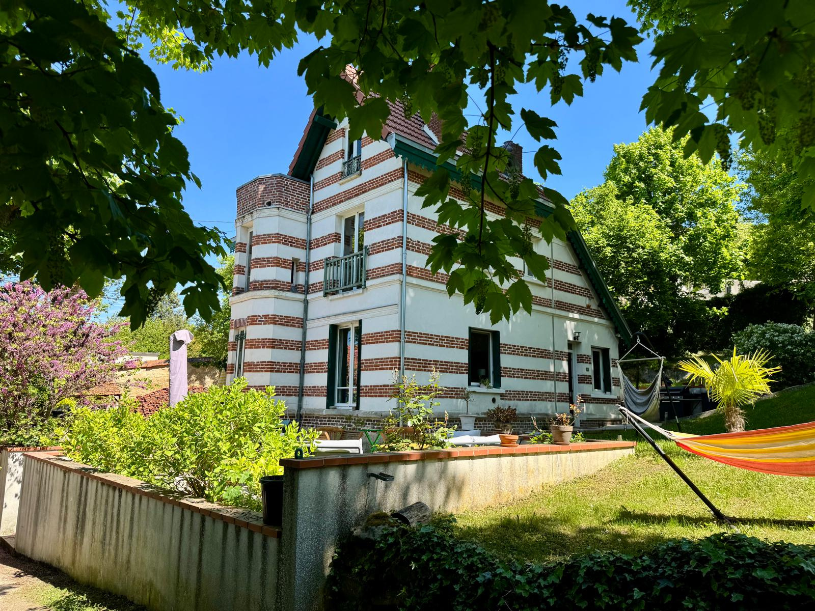 Maison de caractère -- 140 m2 -- Jardin 1 314 m2 -- Meulan-en-Y